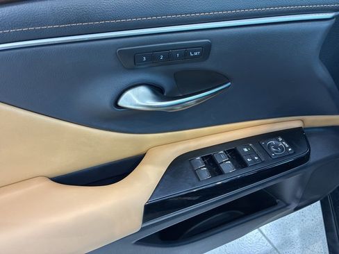 Certified 2025 Lexus ES 350 w/ Premium Package image 19