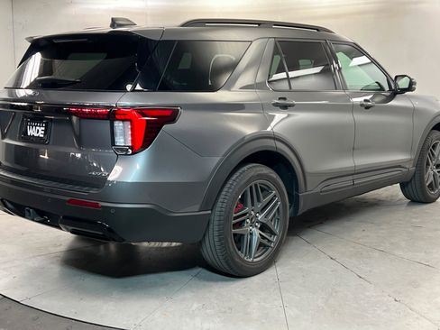 Used 2025 Ford Explorer ST-Line w/ ST-Line Street Pack image 6