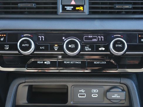 Used 2025 Honda Pilot TrailSport image 22