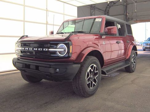 Used 2026 Ford Bronco Outer Banks AWD/4WD image 1