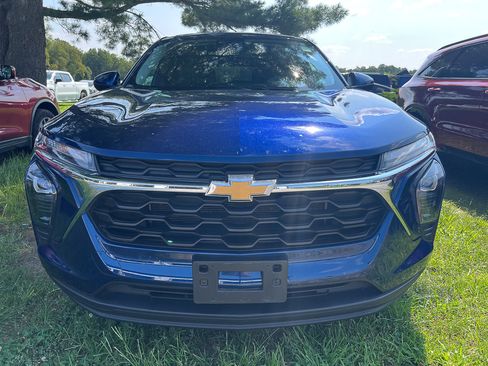 Used 2024 Chevrolet Trax LS w/ LS Convenience Package FWD image 7