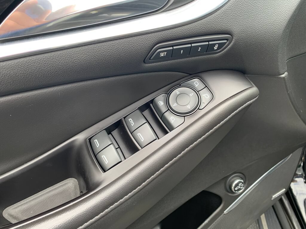 Used 2019 Buick Enclave Avenir w/ Avenir Technology Package AWD/4WD image 11