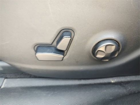 Certified 2018 Jeep Cherokee Limited w/ Technology Group image 30