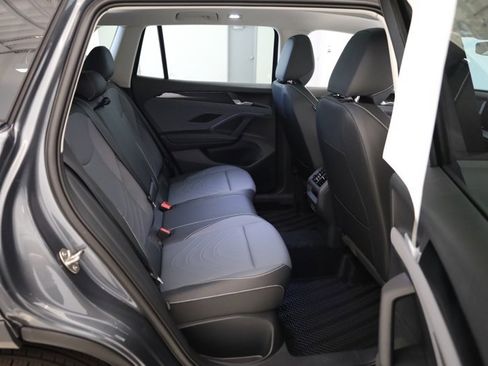 New 2025 Volkswagen Tiguan SE image 33