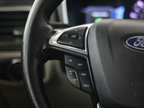 Used 2018 Ford Fusion SE w/ Equipment Group 602A FWD image 12