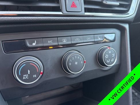 Used 2022 Volkswagen Taos SE image 22