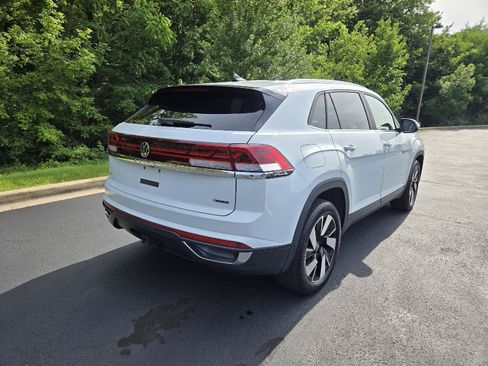 Used 2024 Volkswagen Atlas Cross Sport SE AWD/4WD image 3