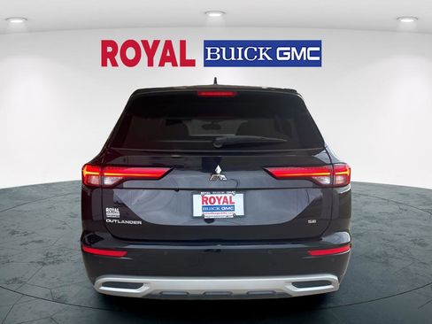 Used 2022 Mitsubishi Outlander SE image 5