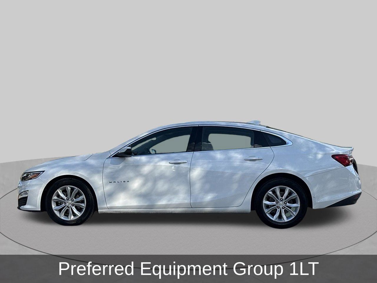 Used 2025 Chevrolet Malibu LT FWD image 2