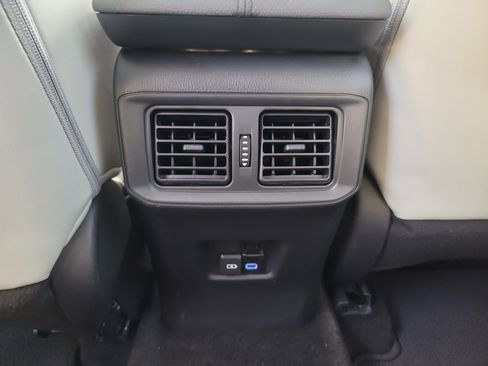 Used 2022 Toyota RAV4 XLE Premium image 17