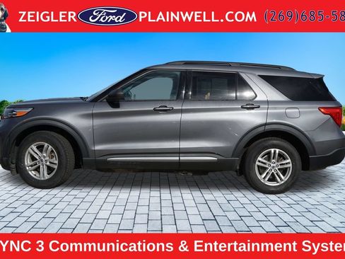 Used 2022 Ford Explorer XLT AWD/4WD image 2
