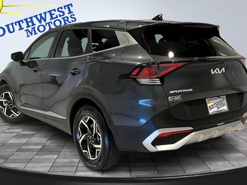 Used 2024 Kia Sportage LX FWD image 5