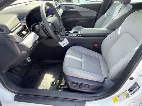 Used 2026 Toyota Camry SE FWD image 13
