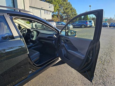 Used 2025 Subaru Crosstrek 2.0i Premium w/ Convenience Package #2 image 10