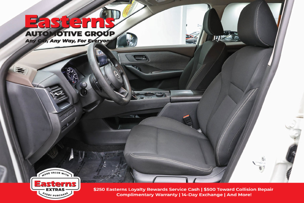 Used 2023 Nissan Rogue S AWD/4WD image 15