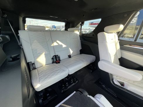 Certified 2025 Cadillac Escalade Sport Platinum image 17