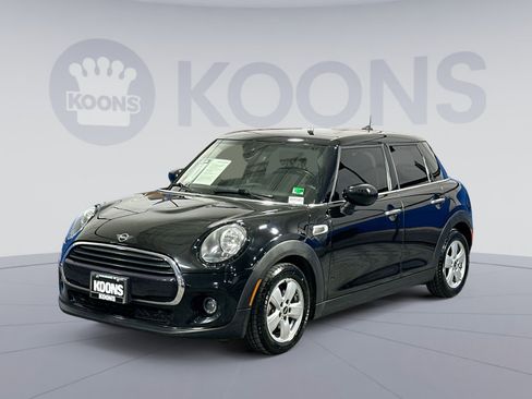 Used 2021 MINI Cooper 4-Door Hardtop image 1