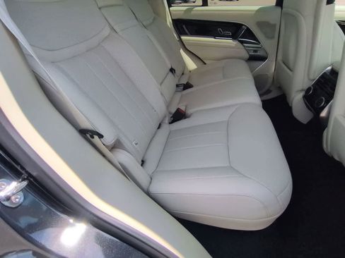 Used 2025 Land Rover Range Rover SE AWD/4WD image 21