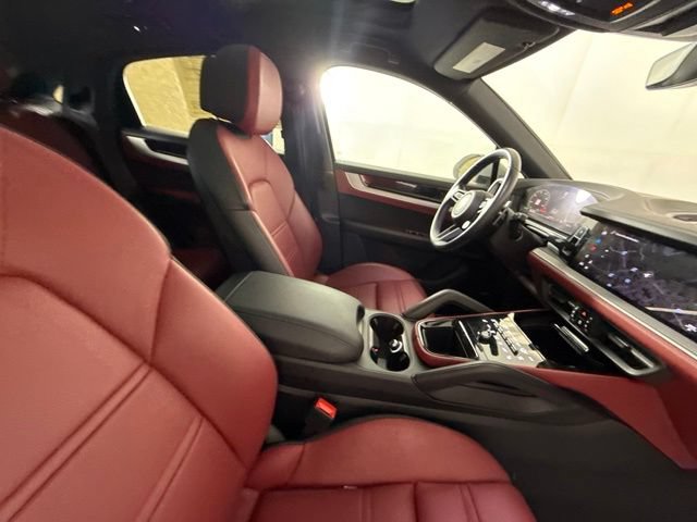Used 2024 Porsche Cayenne Coupe AWD/4WD image 36