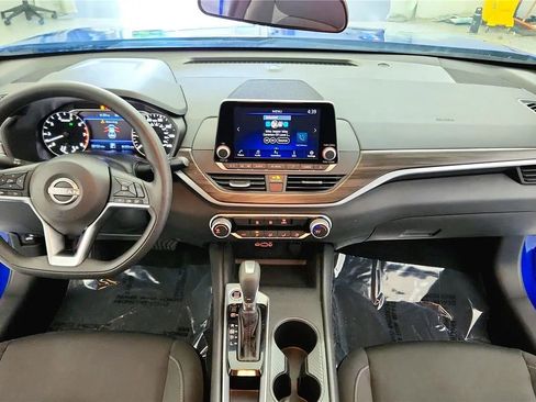 Used 2025 Nissan Altima 2.5 SV FWD image 35