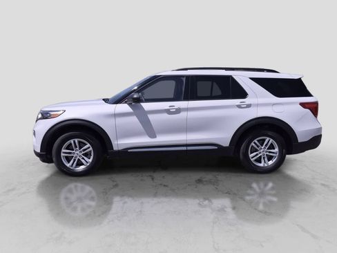 Used 2023 Ford Explorer XLT w/ Equipment Group 202A RWD image 5