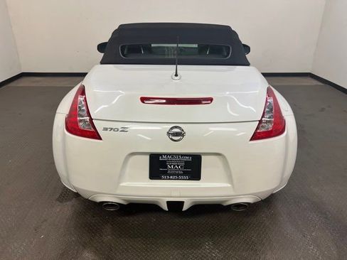 Used 2012 Nissan 370Z Roadster image 5