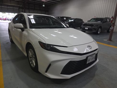 Used 2025 Toyota Camry LE FWD image 5