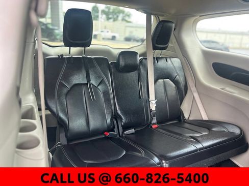 Used 2022 Chrysler Pacifica Touring-L FWD image 9