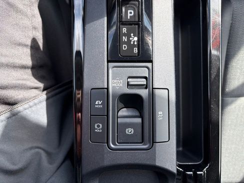 Used 2023 Toyota Prius LE FWD image 27