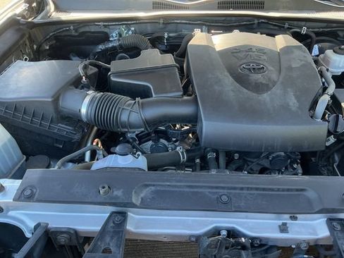 Used 2018 Toyota Tacoma Limited AWD/4WD image 24