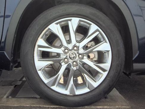 Used 2023 Toyota Highlander Limited image 11