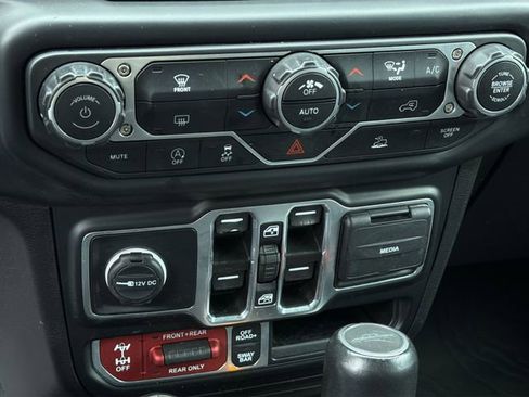 Used 2022 Jeep Gladiator Rubicon w/ Trailer Tow Package image 31