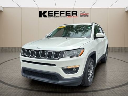 Used 2018 Jeep Compass Latitude FWD image 1