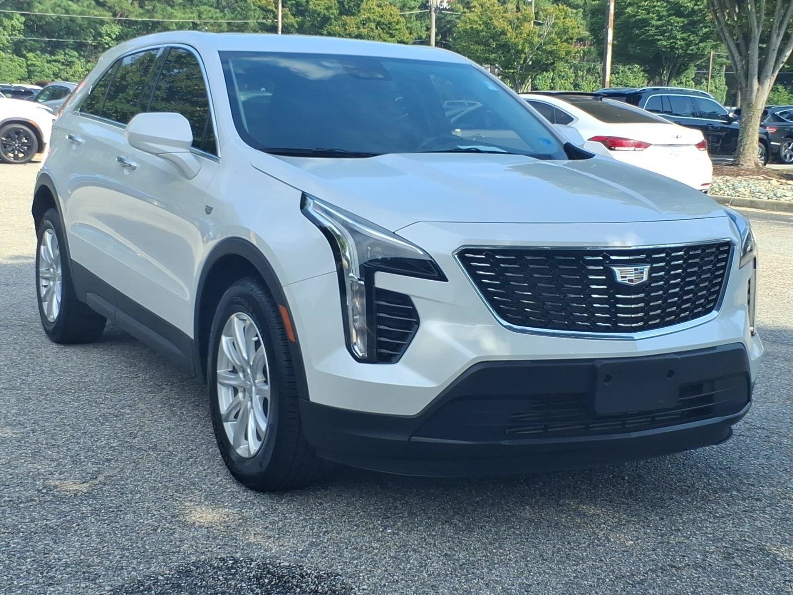 Used 2023 Cadillac XT4 Luxury w/ Cold Weather Package AWD/4WD image 5
