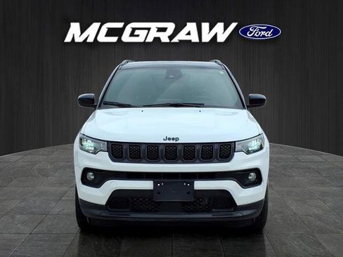 Used 2024 Jeep Compass Latitude w/ Convenience Group AWD/4WD image 3