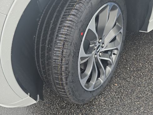 New 2026 Lincoln Aviator 2WD w/ Jet Appearance Package image 32