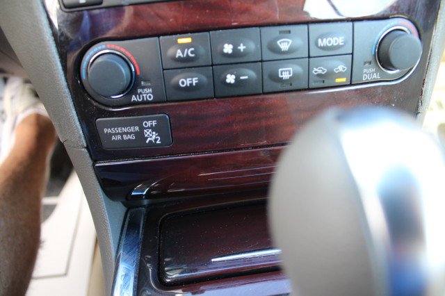 Used 2011 INFINITI G37 Convertible w/ Premium Pkg RWD image 27