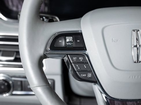 Used 2021 Lincoln Navigator Reserve w/ Cargo Convenience Package image 34