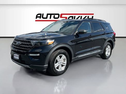Used 2024 Ford Explorer XLT w/ Equipment Group 202A AWD/4WD image 3