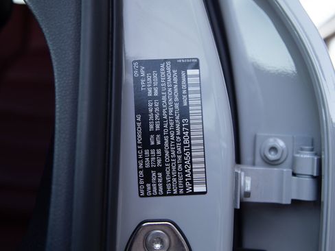 Certified 2026 Porsche Macan AWD/4WD image 14