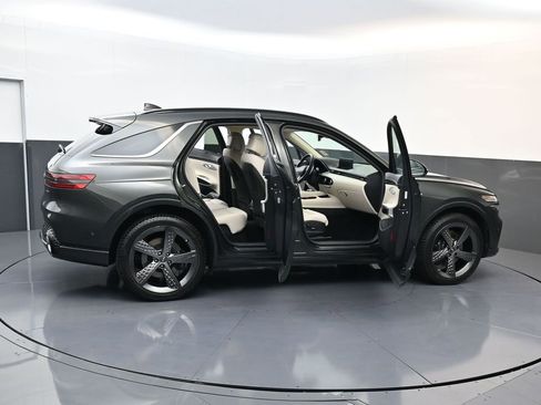 Used 2025 Genesis GV70 3.5T Sport w/ Sport Prestige Package image 30