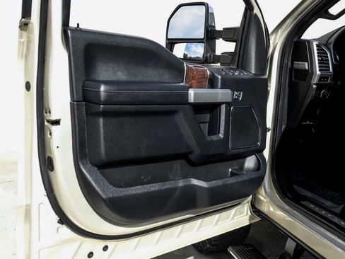 Used 2017 Ford F250 Platinum w/ Platinum Ultimate Package image 44