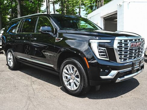 Used 2026 GMC Yukon XL Denali w/ Sun & Power Step Package AWD/4WD image 3