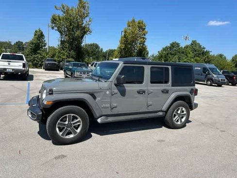 Used 2022 Jeep Wrangler Unlimited Sahara w/ Cold Weather Group AWD/4WD image 7