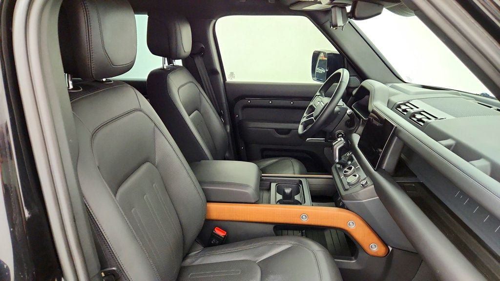 Used 2023 Land Rover Defender 110 X AWD/4WD image 25