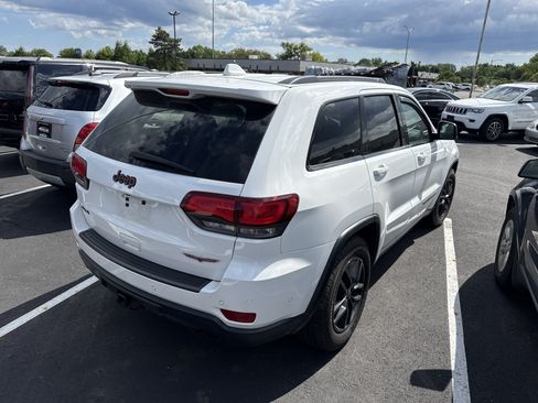 Used 2017 Jeep Grand Cherokee Trailhawk w/ Trailhawk Luxury Group AWD/4WD image 3