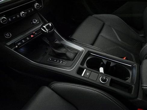 New 2025 Audi Q3 2.0T Premium image 10