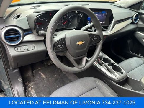 Used 2025 Chevrolet Trax LS w/ LS Convenience Package FWD image 7