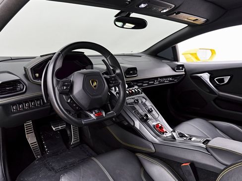 Used 2017 Lamborghini Huracan LP 580-2 RWD image 2