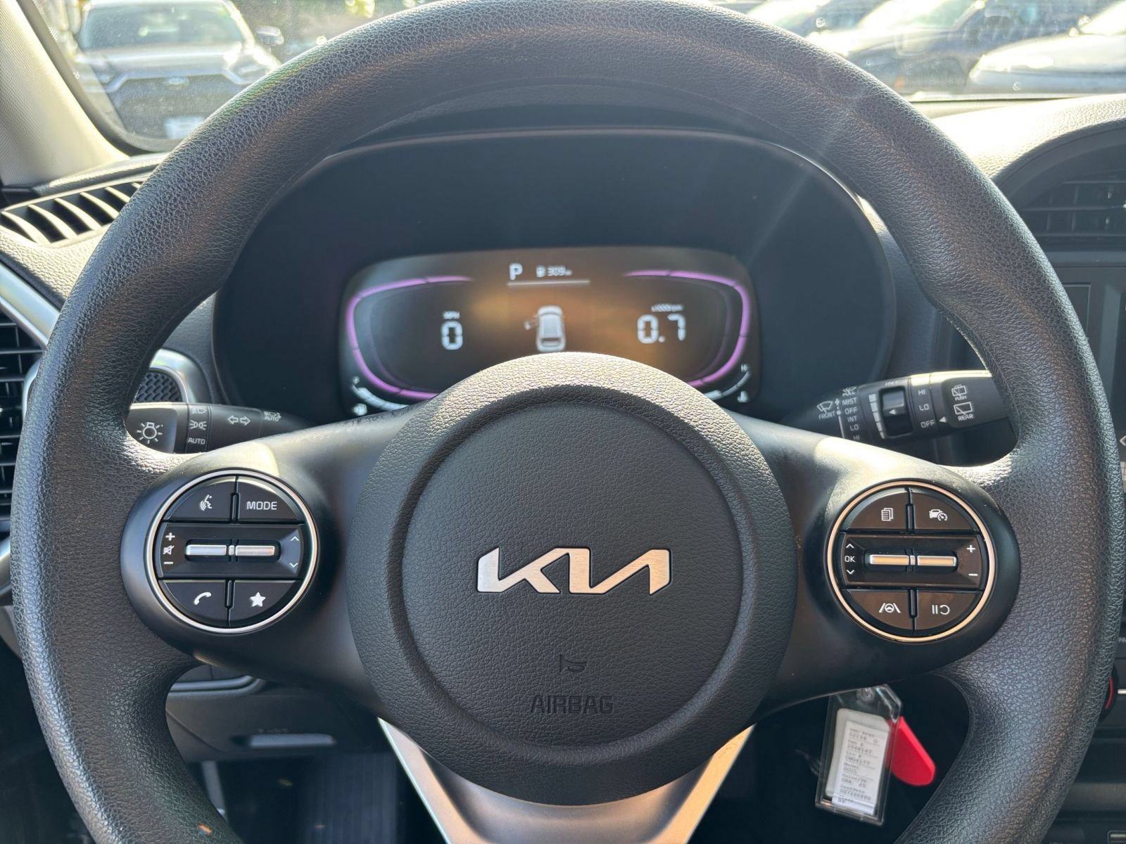 Used 2025 Kia Soul LX w/ LX Technology Package FWD image 25